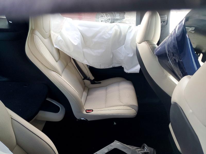 47130786 :رقم المزاد ، 7SAXCBE62NF352829 vin ، 2022 Tesla Model X مزاد بيع