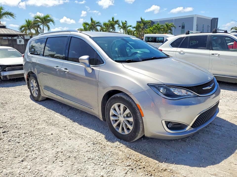 Продажа на аукционе авто 2018 Chrysler Pacifica, vin: 2C4RC1BG0JR290794, номер лота: 45444196