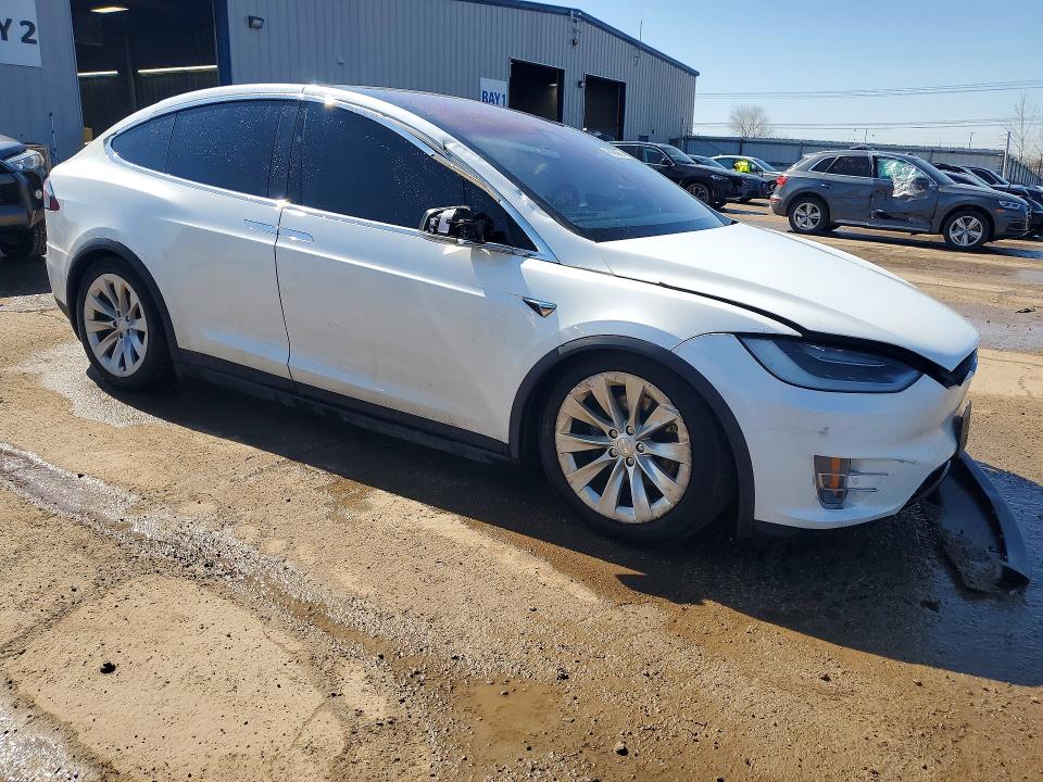 Продажа на аукционе авто 2017 Tesla Model X, vin: 5YJXCBE20HF043908, номер лота: 46468066