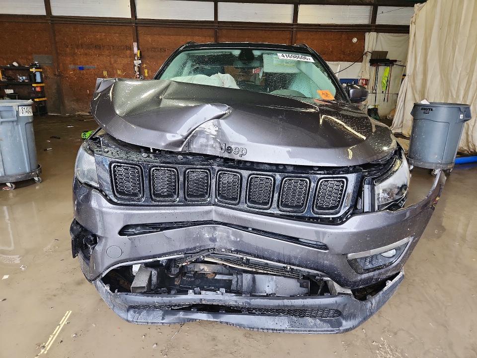 2018 Jeep Compass მანქანა იყიდება აუქციონზე, vin: 3C4NJDBB7JT400215, აუქციონის ნომერი: 41698606