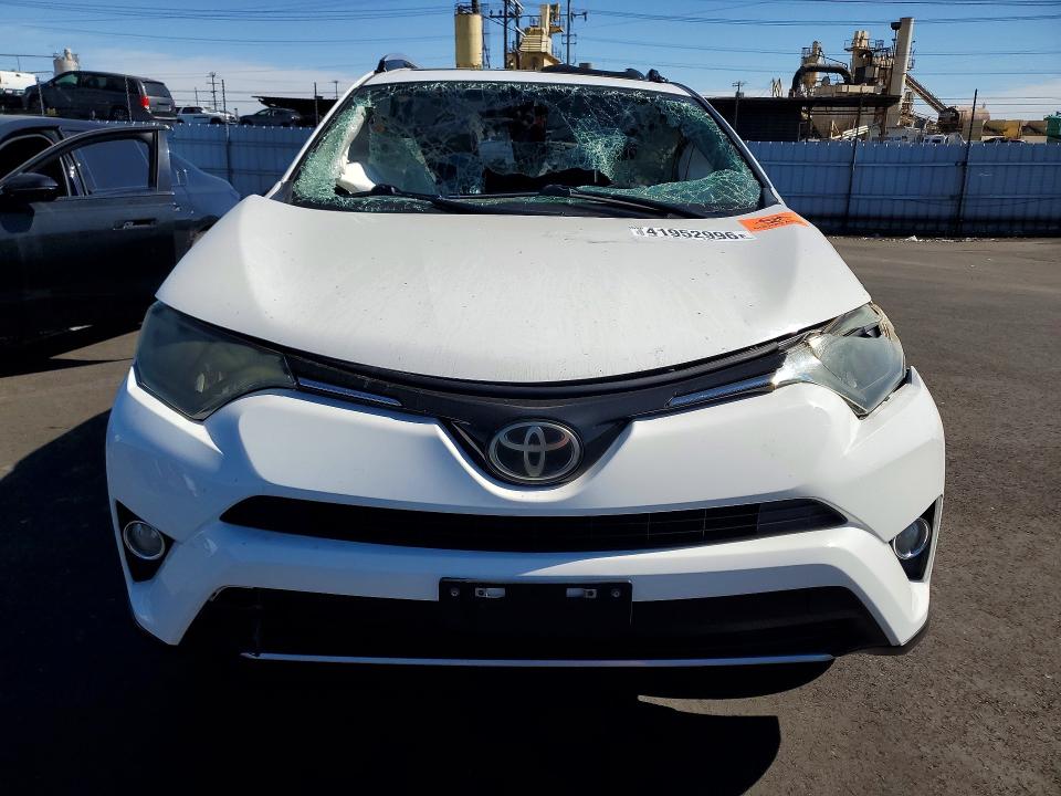 Продаж на аукціоні авто 2017 Toyota Rav4, vin: JTMWFREV2HD094856, номер лоту: 41952996