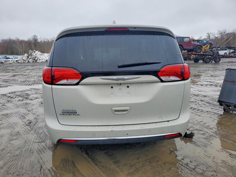 45463046 :رقم المزاد ، 2C4RC1BG4HR670635 vin ، 2017 Chrysler Pacifica مزاد بيع