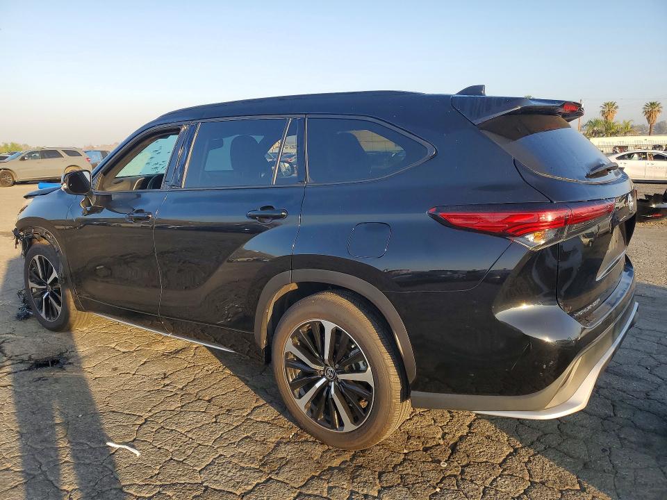 Продажа на аукционе авто 2022 Toyota Highlander, vin: 5TDLZRAH7NS133337, номер лота: 47130616
