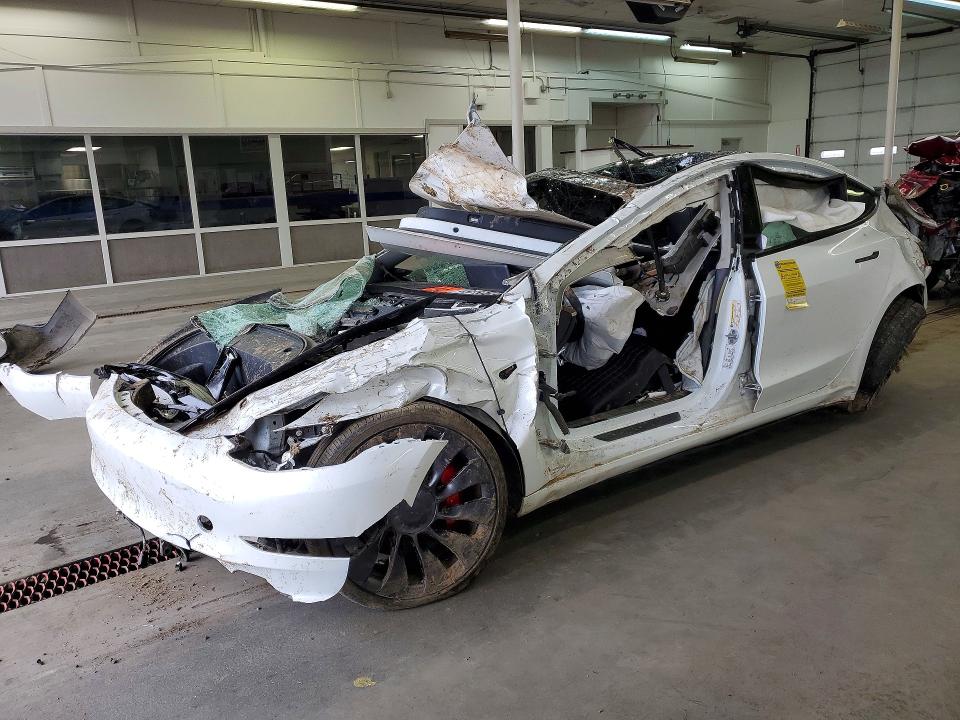 Продаж на аукціоні авто 2023 Tesla Model 3, vin: 5YJ3E1ECXPF601614, номер лоту: 46559936