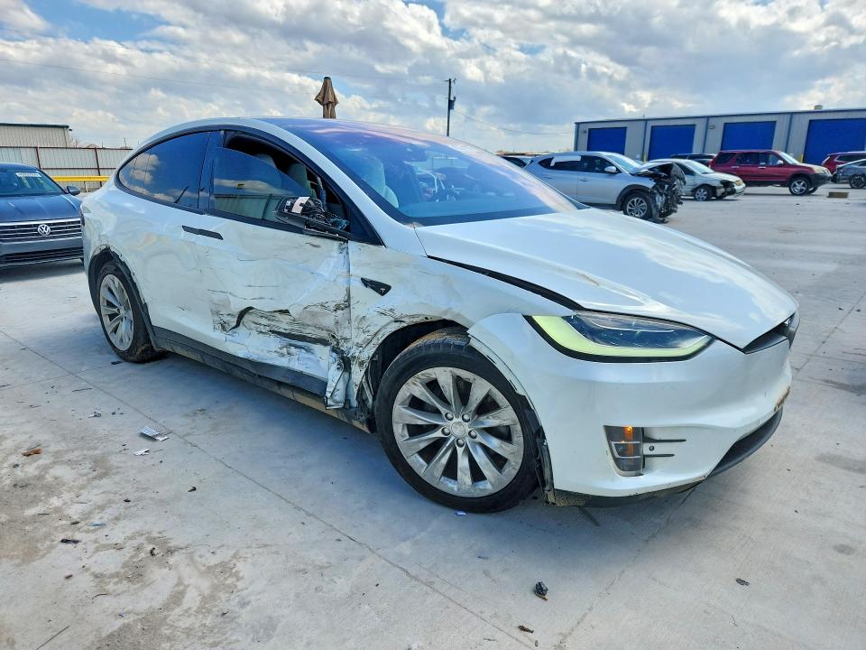 2018 Tesla Model X მანქანა იყიდება აუქციონზე, vin: 5YJXCAE29JF103734, აუქციონის ნომერი: 45674136
