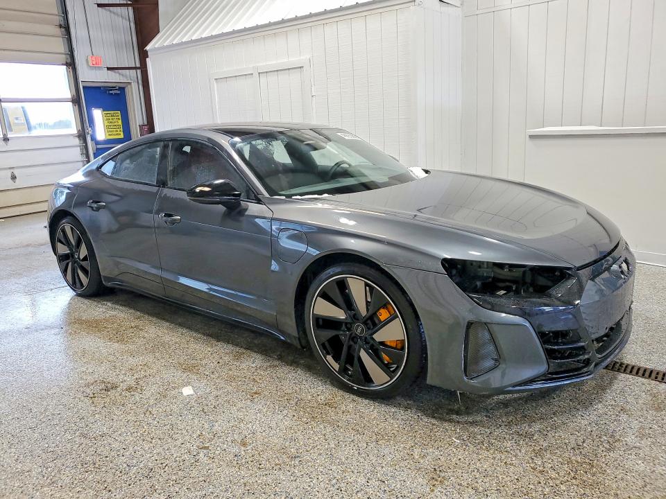 46683906 :رقم المزاد ، WAUBHBFW0N7902202 vin ، 2022 Audi Rs E-tron Gt مزاد بيع