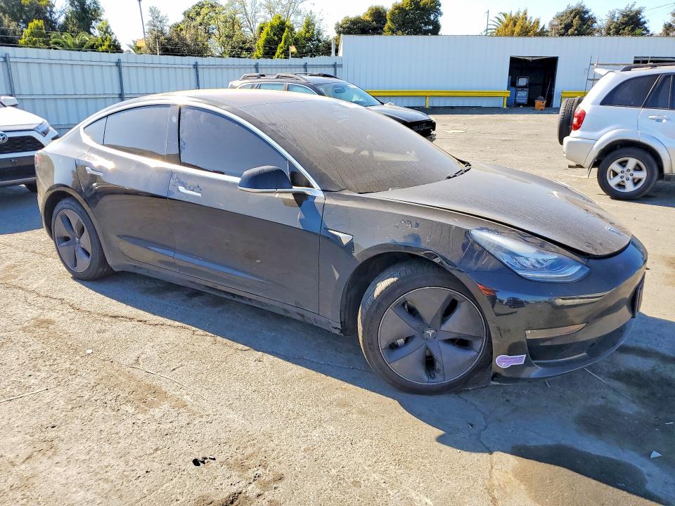 Продажа на аукционе авто 2018 Tesla Model 3, vin: 5YJ3E1EA4JF165817, номер лота: 45890386