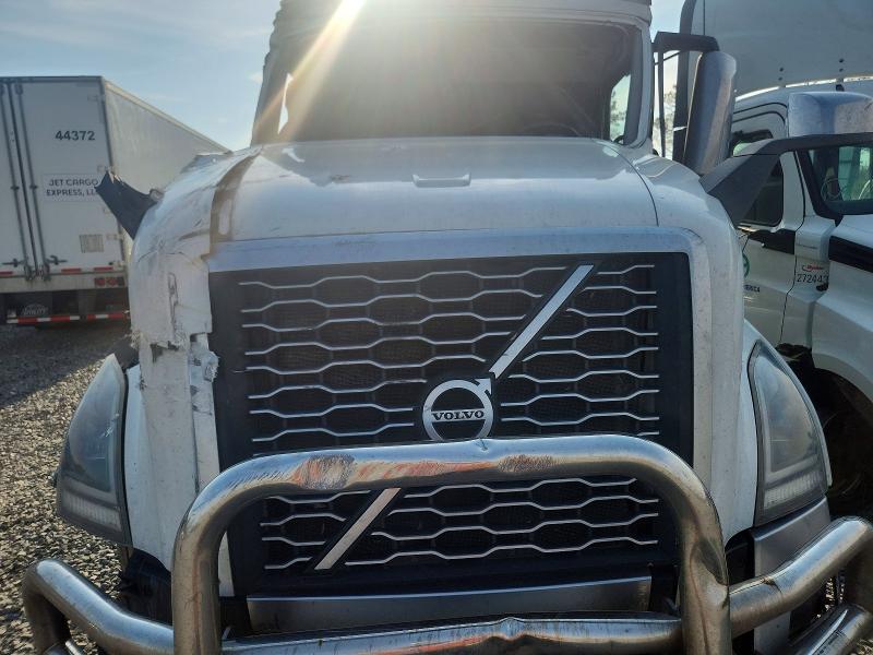 46961646 :رقم المزاد ، 4V4NC9EH9LN242166 vin ، 2020 Volvo Vn مزاد بيع