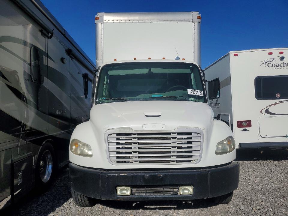 46321736 :رقم المزاد ، 1FVACWDC35HU81796 vin ، 2005 Freightliner M2 مزاد بيع