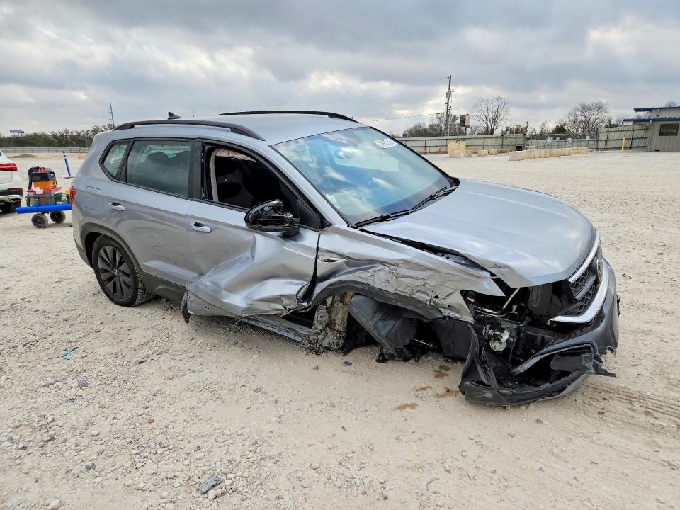 79935105 :رقم المزاد ، 3VV5X7B23RM123652 vin ، 2024 Volkswagen Taos مزاد بيع