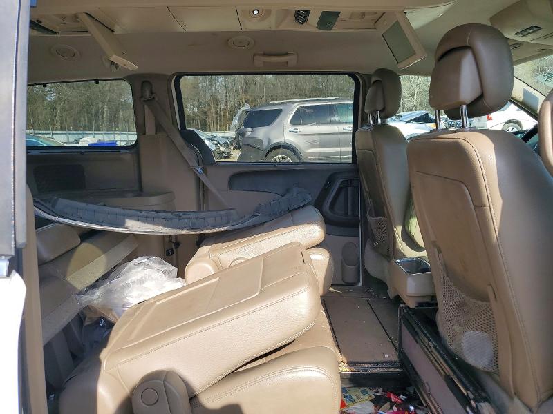 46817336 :رقم المزاد ، 2A4RR8DG3BR613333 vin ، 2011 Chrysler Town & Country مزاد بيع