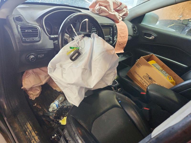2018 Jeep Compass მანქანა იყიდება აუქციონზე, vin: 3C4NJDBB7JT400215, აუქციონის ნომერი: 41698606