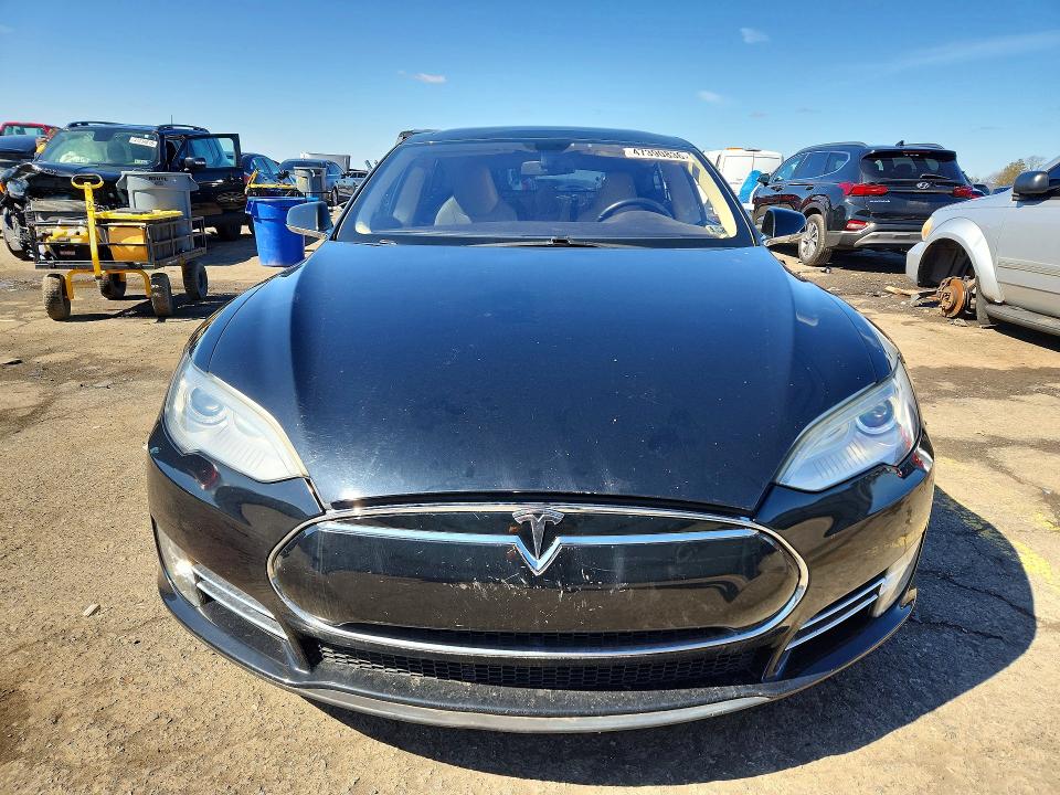 2013 Tesla Model S მანქანა იყიდება აუქციონზე, vin: 5YJSA1CG0DFP17672, აუქციონის ნომერი: 47390836