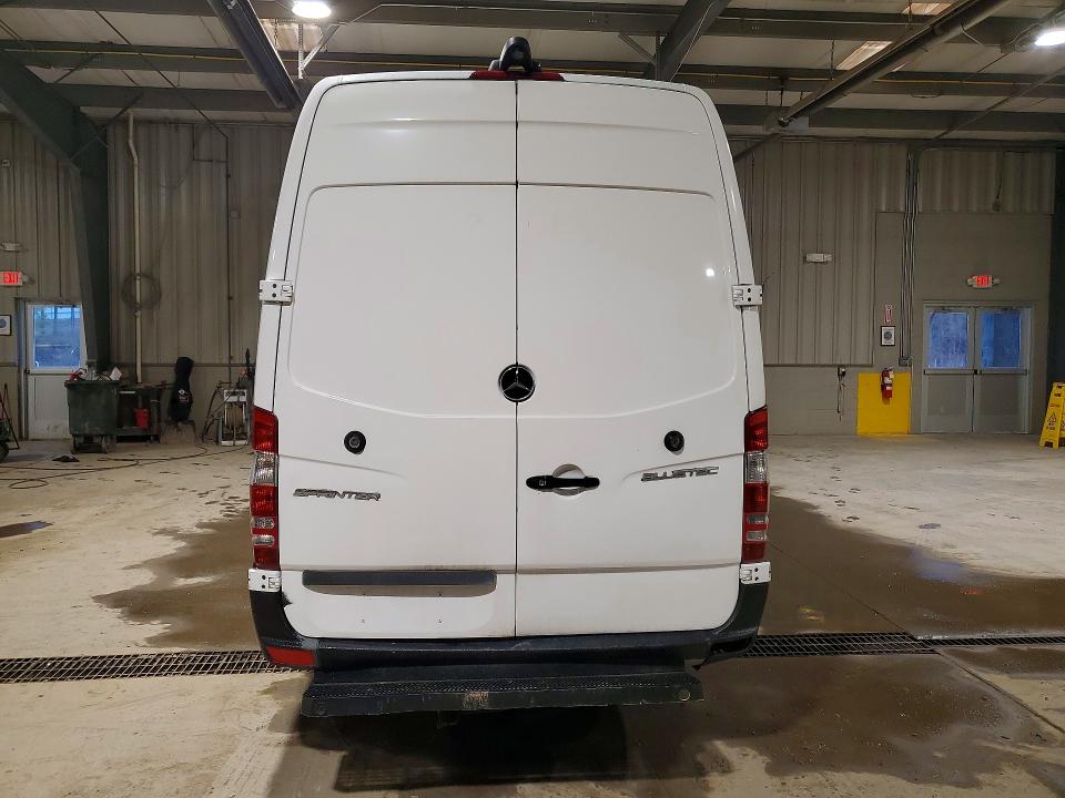 45838946 :رقم المزاد ، WD3PE8CC4F5960447 vin ، 2015 Mercedes Benz Sprinter مزاد بيع