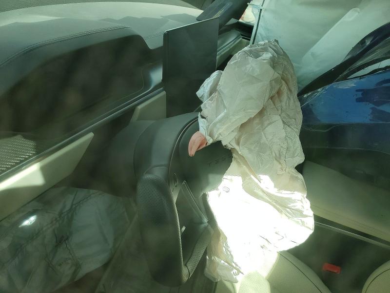 47130786 :رقم المزاد ، 7SAXCBE62NF352829 vin ، 2022 Tesla Model X مزاد بيع