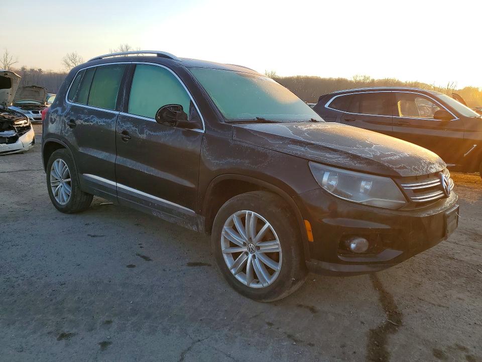 2013 Volkswagen Tiguan მანქანა იყიდება აუქციონზე, vin: WVGBV3AX9DW083952, აუქციონის ნომერი: 46897036