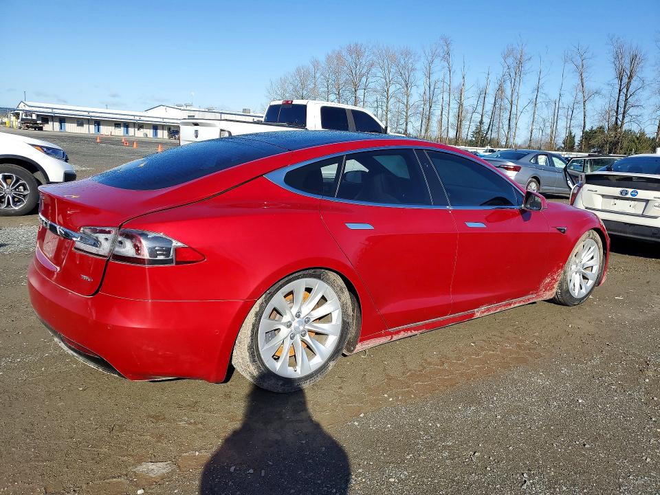 47432266 :رقم المزاد ، 5YJSA1E2XJF292393 vin ، 2018 Tesla Model S مزاد بيع