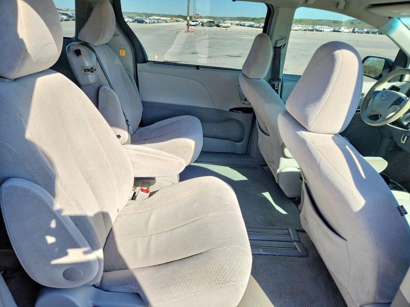 47235616 :رقم المزاد ، 5TDKK3DC8CS264254 vin ، 2012 Toyota Sienna مزاد بيع