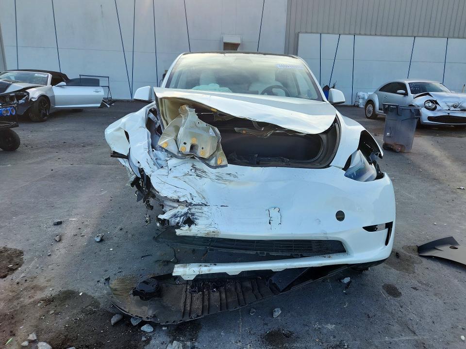 46618946 :رقم المزاد ، 7SAYGAEE0PF647800 vin ، 2023 Tesla Model Y مزاد بيع
