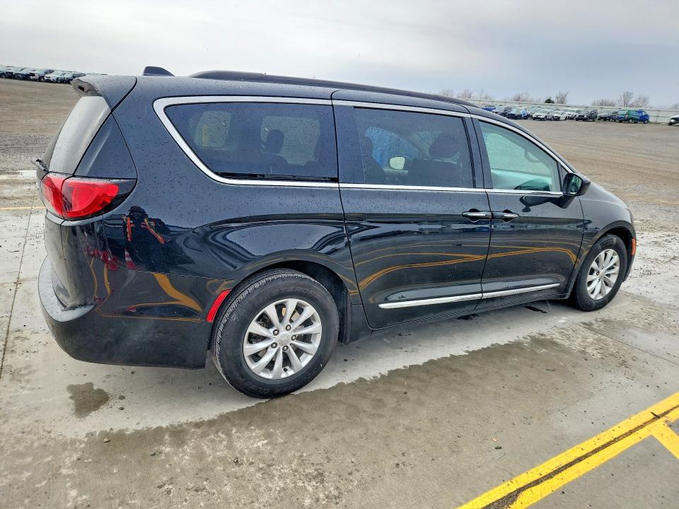 2017 Chrysler Pacifica მანქანა იყიდება აუქციონზე, vin: 2C4RC1BG7HR569377, აუქციონის ნომერი: 46236726