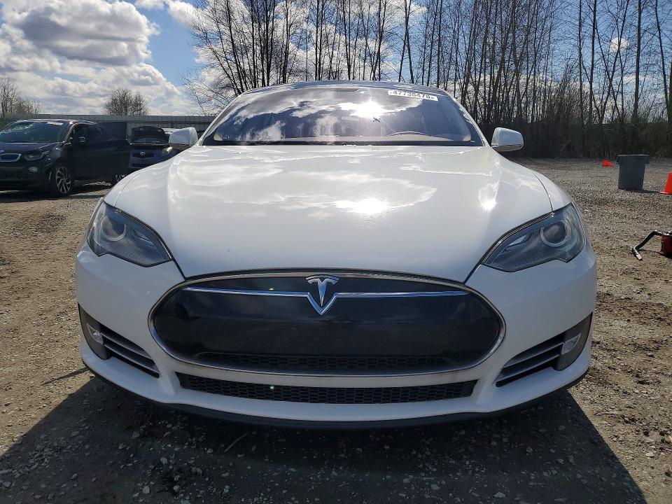 47736476 :رقم المزاد ، 5YJSA1AC8DFP10940 vin ، 2013 Tesla Model S مزاد بيع