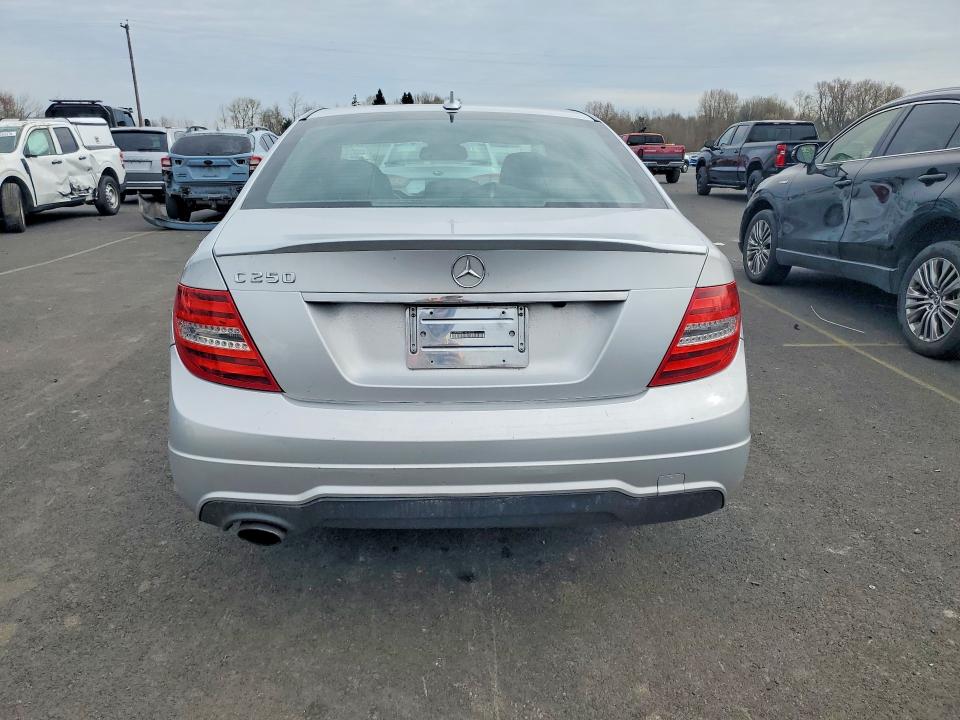 Продаж на аукціоні авто 2013 Mercedes-benz C, vin: WDDGF4HB0DA833152, номер лоту: 47267506