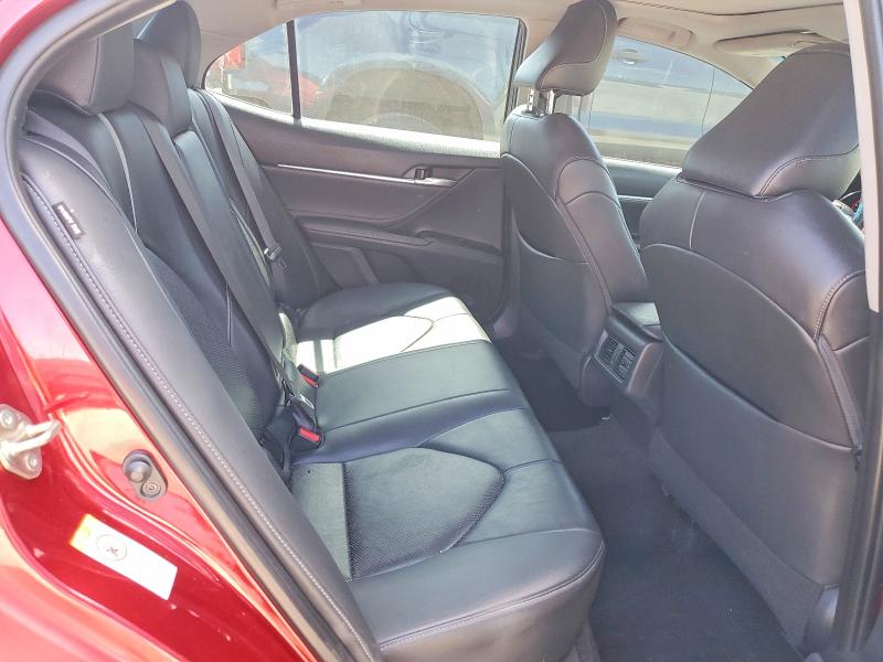 78777025 :رقم المزاد ، 4T1B61HK9JU502319 vin ، 2018 Toyota Camry مزاد بيع