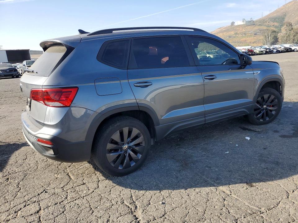 47375336 :رقم المزاد ، 3VVDX7B20NM076151 vin ، 2022 Volkswagen Taos مزاد بيع