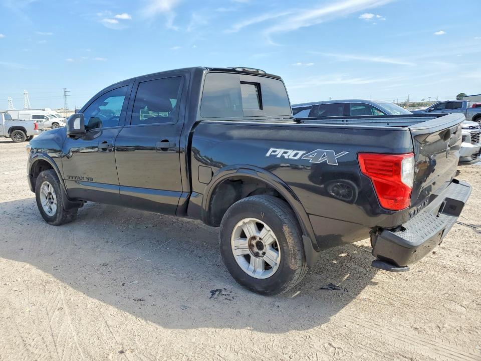 46569426 :رقم المزاد ، 1N6AA1E51JN547579 vin ، 2018 Nissan Titan مزاد بيع