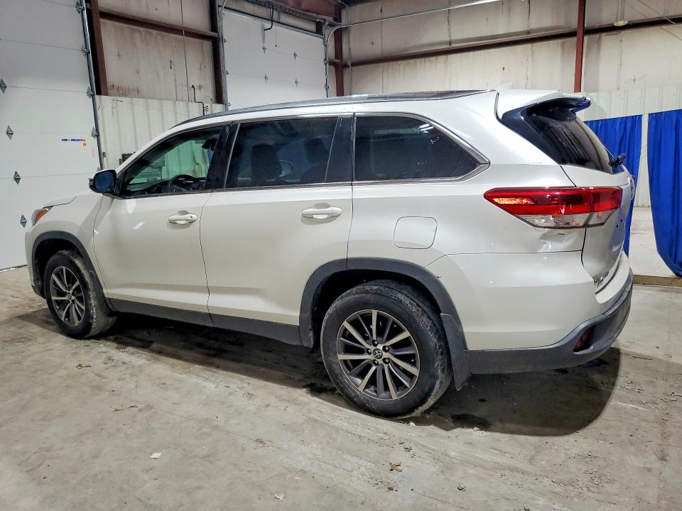 Продажа на аукционе авто 2019 Toyota Highlander, vin: 5TDJZRFH4KS598136, номер лота: 79659965