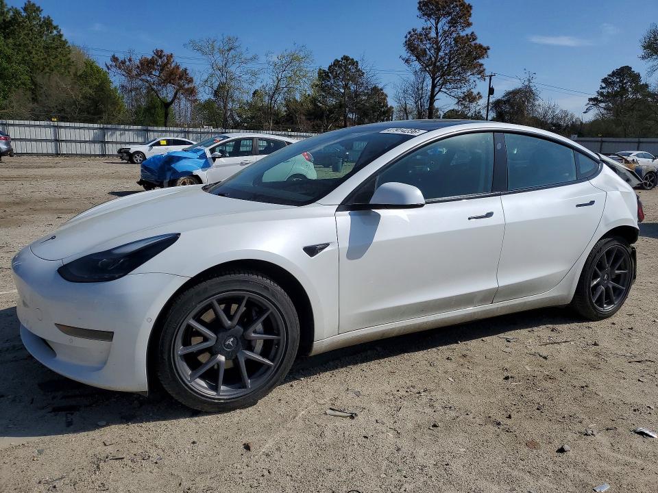 47914236 :رقم المزاد ، 5YJ3E1EA8MF015858 vin ، 2021 Tesla Model 3 مزاد بيع