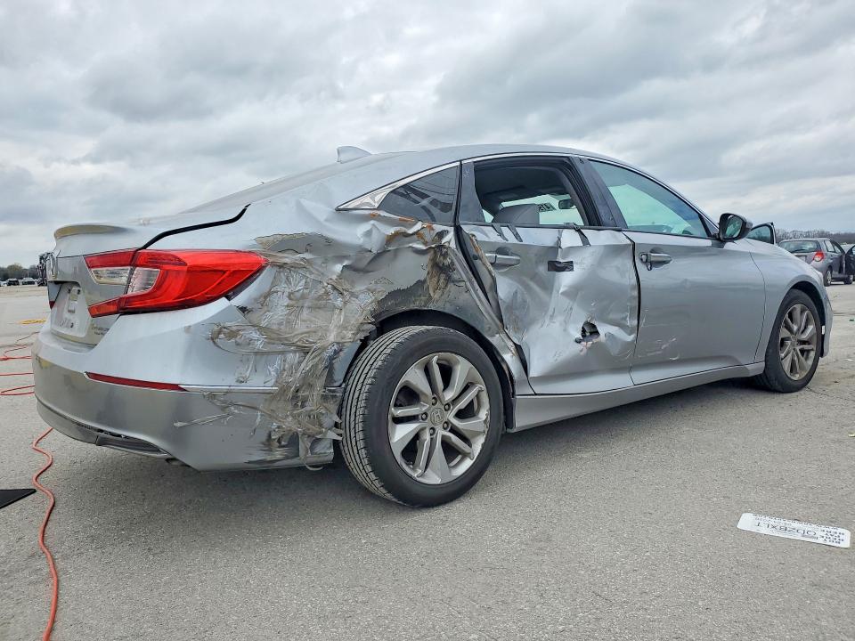 41989846 :رقم المزاد ، 1HGCV1F13JA072733 vin ، 2018 Honda Accord مزاد بيع