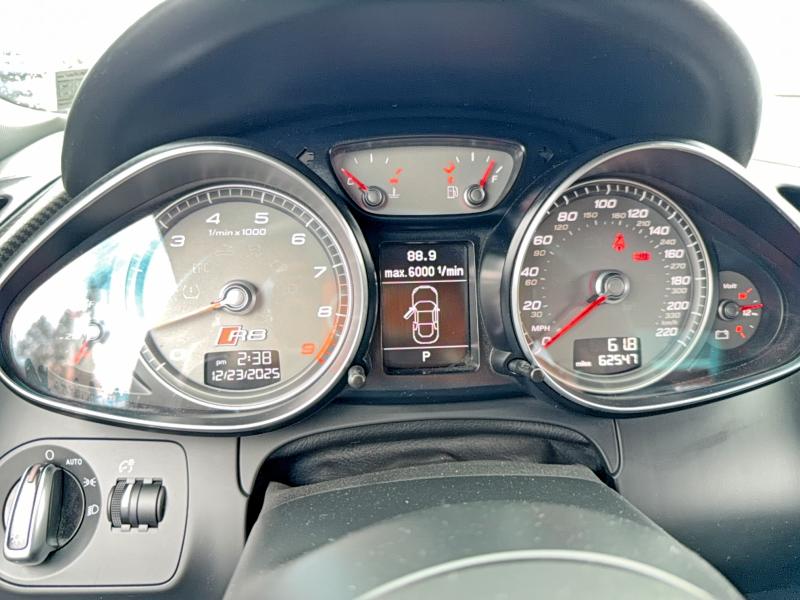42072046 :رقم المزاد ، WUASUAFG2EN000926 vin ، 2014 Audi R8 مزاد بيع