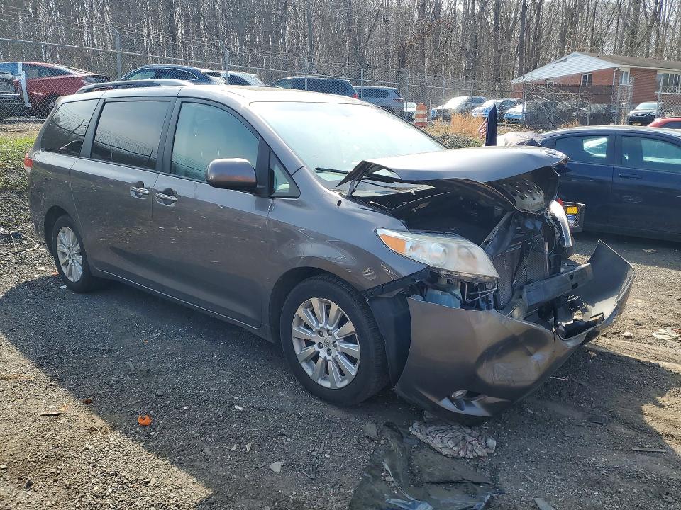 47684206 :رقم المزاد ، 5TDDK3DC3ES080819 vin ، 2014 Toyota Sienna مزاد بيع