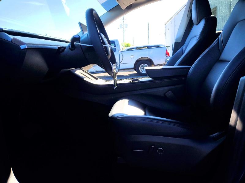 2024 Tesla Model Y მანქანა იყიდება აუქციონზე, vin: 7SAYGDED5RF055000, აუქციონის ნომერი: 46264416