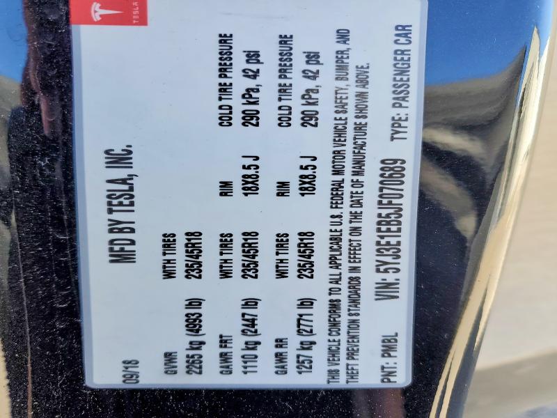 42022736 :رقم المزاد ، 5YJ3E1EB5JF070689 vin ، 2018 Tesla Model 3 مزاد بيع