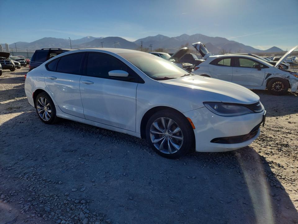 2015 Chrysler 200 მანქანა იყიდება აუქციონზე, vin: 1C3CCCBBXFN725058, აუქციონის ნომერი: 46710856