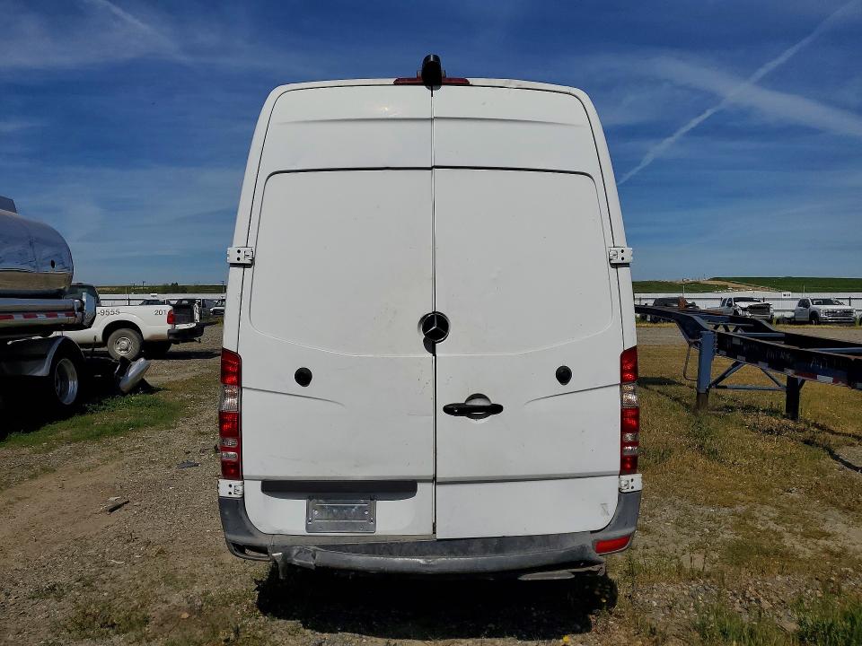 46131956 :رقم المزاد ، WD3PE8DC0F5947354 vin ، 2015 Mercedes Benz Sprinter مزاد بيع