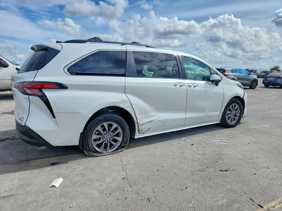 Продаж на аукціоні авто 2022 Toyota Sienna, vin: 5TDYRKEC5NS114278, номер лоту: 45657736
