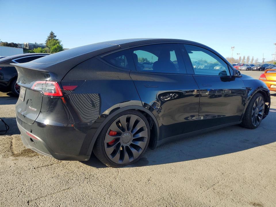 42011456 :رقم المزاد ، 7SAYGDEF7PF712412 vin ، 2023 Tesla Model Y مزاد بيع
