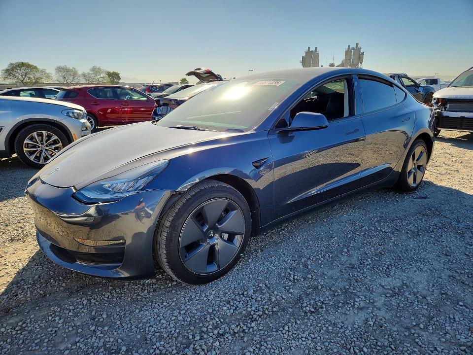 45871436 :رقم المزاد ، 5YJ3E1EB9NF276250 vin ، 2022 Tesla Model 3 مزاد بيع