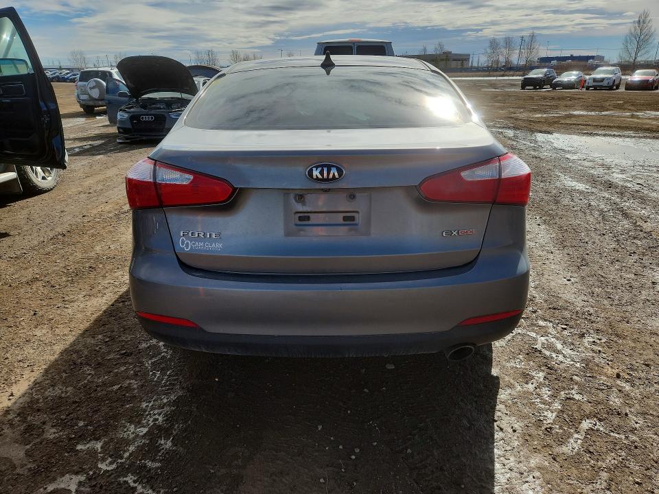 2015 Kia Forte მანქანა იყიდება აუქციონზე, vin: KNAFX4A87F5435768, აუქციონის ნომერი: 46667566