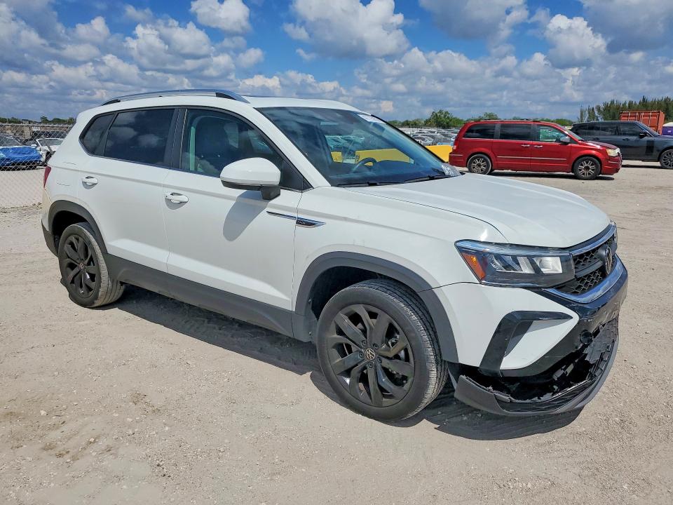 Продажа на аукционе авто 2024 Volkswagen Taos, vin: 3VVEX7B26RM007300, номер лота: 47735856