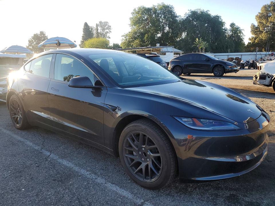 46021706 :رقم المزاد ، 5YJ3E1EAXSF058661 vin ، 2025 Tesla Model 3 مزاد بيع