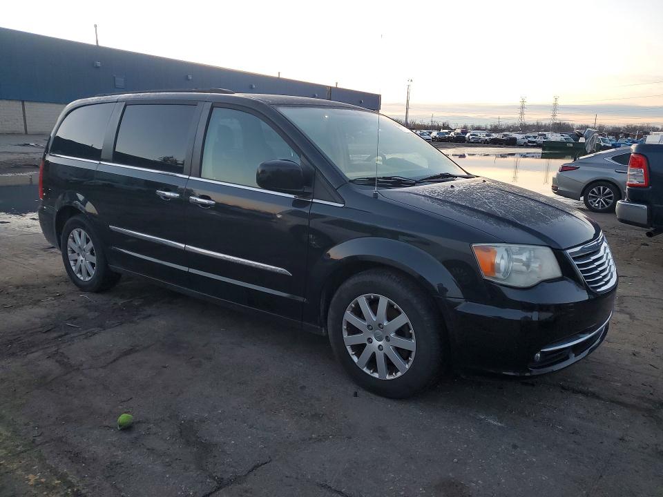 2015 Chrysler Town & Country მანქანა იყიდება აუქციონზე, vin: 2C4RC1BG1FR710683, აუქციონის ნომერი: 41636846