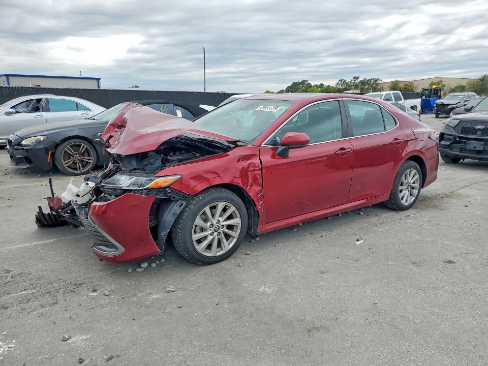 2022 Toyota Camry მანქანა იყიდება აუქციონზე, vin: 4T1C11AKXNU647713, აუქციონის ნომერი: 46651726