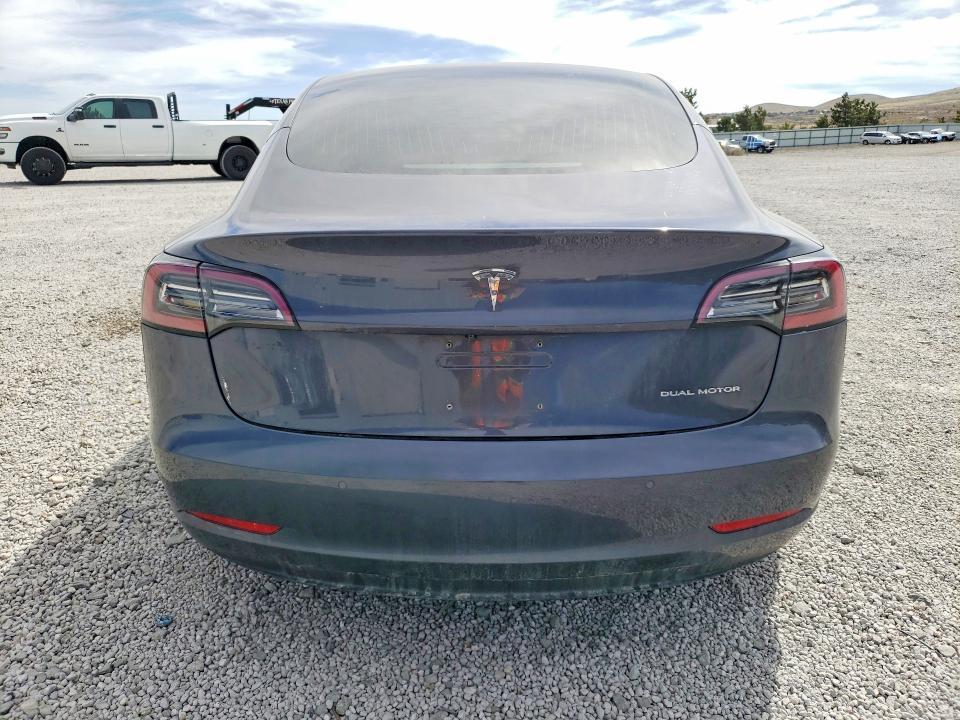 41717966 :رقم المزاد ، 5YJ3E1EB8JF119318 vin ، 2018 Tesla Model 3 مزاد بيع