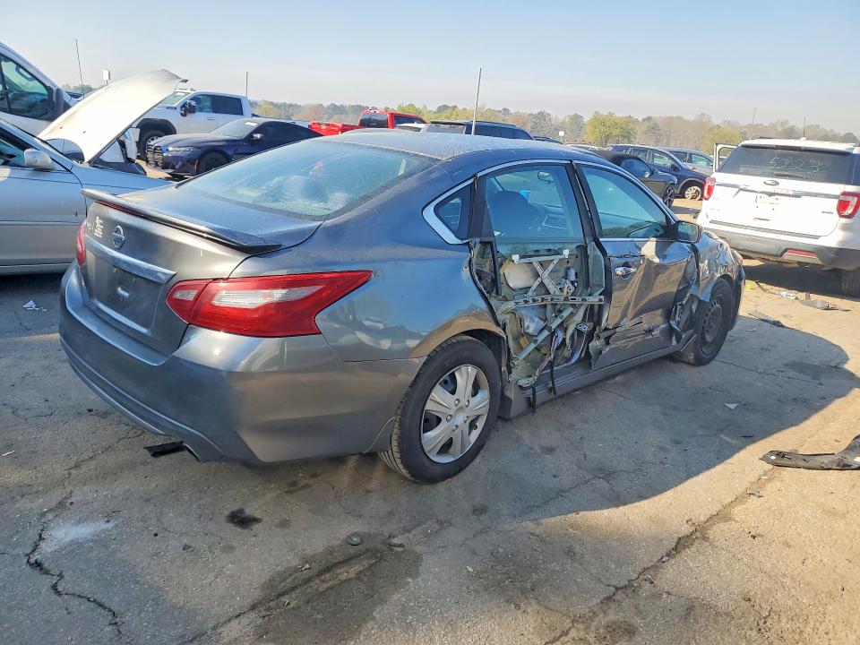 46670976 :رقم المزاد ، 1N4AL3AP9JC143995 vin ، 2018 Nissan Altima مزاد بيع
