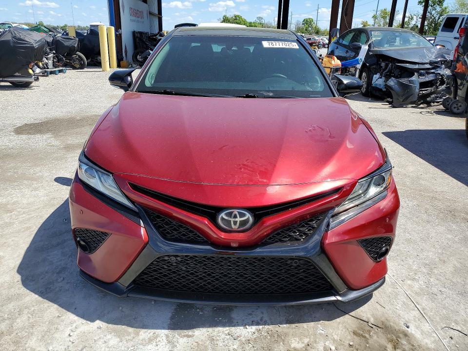 78777025 :رقم المزاد ، 4T1B61HK9JU502319 vin ، 2018 Toyota Camry مزاد بيع
