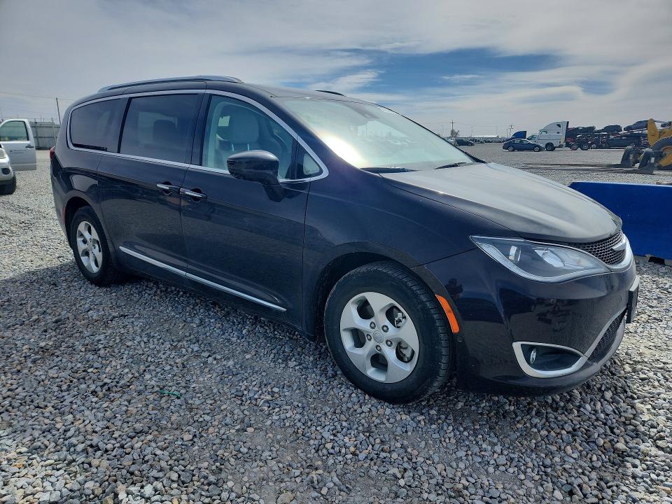 45814826 :رقم المزاد ، 2C4RC1EG6HR525561 vin ، 2017 Chrysler Pacifica مزاد بيع